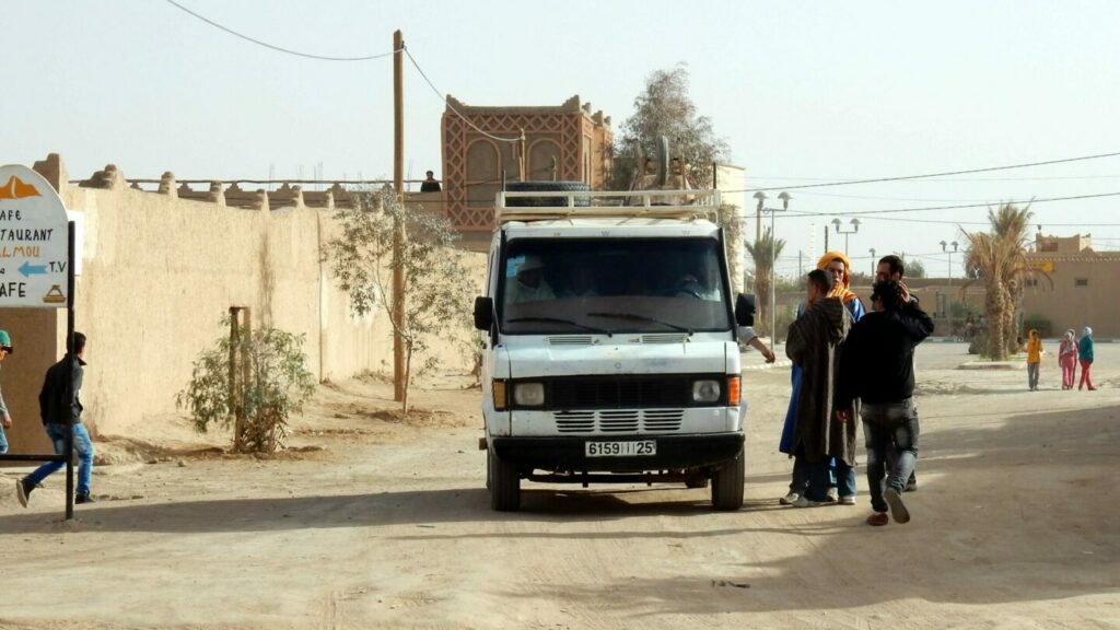 Dans les rue du village de Hassilabied, face aux dunes de l'erg Chebbi