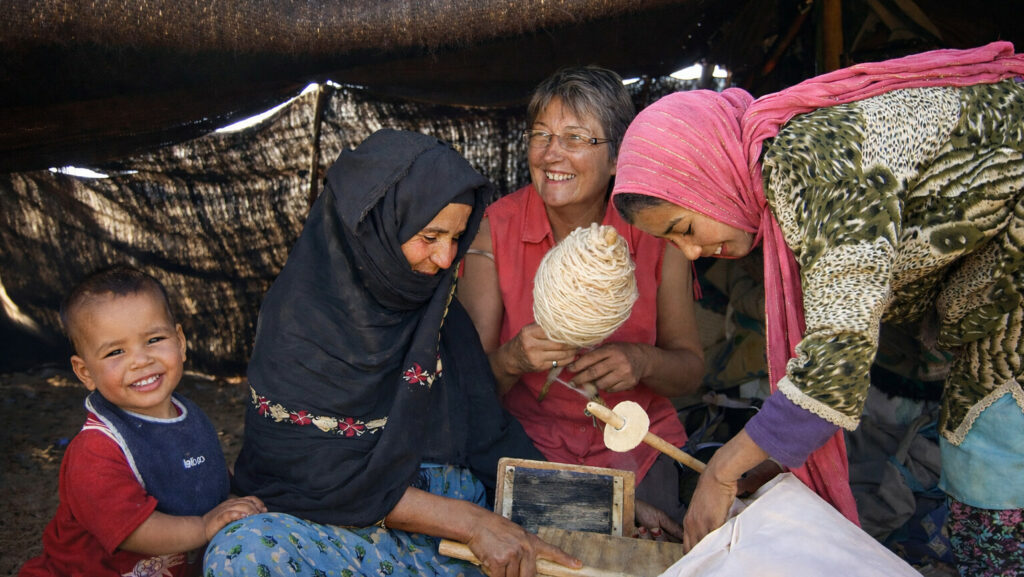 Partage d'un moment dans un campement nomade, dans le désert des environs de Merzouga