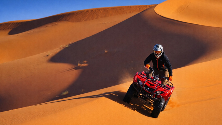 Quad dans les dunes de l'erg Chebbi, près de Merzouga