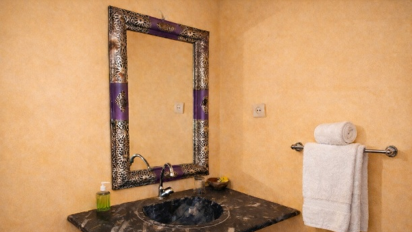Salle de bain de la chambre triple à l'auberge <span class=