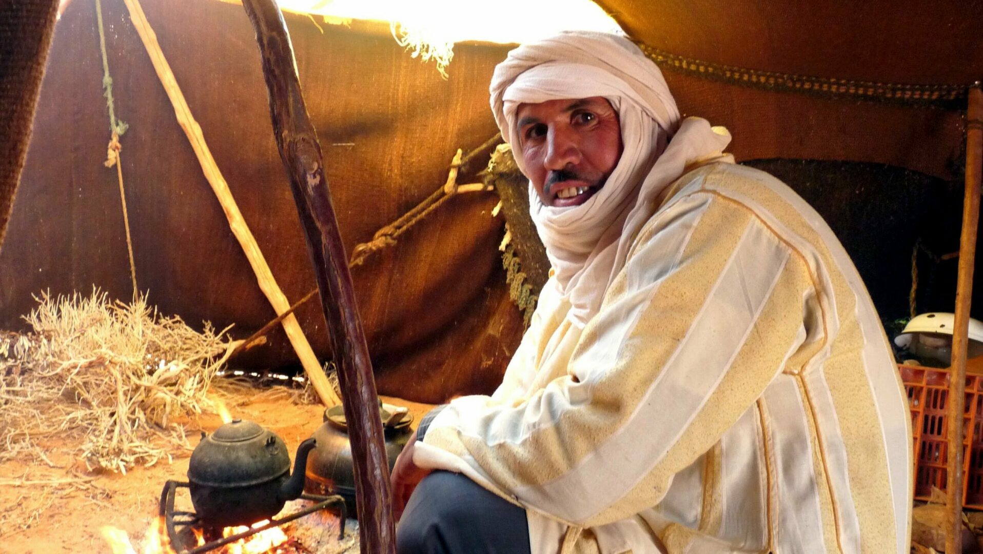 Nomade berbère dans sa tente